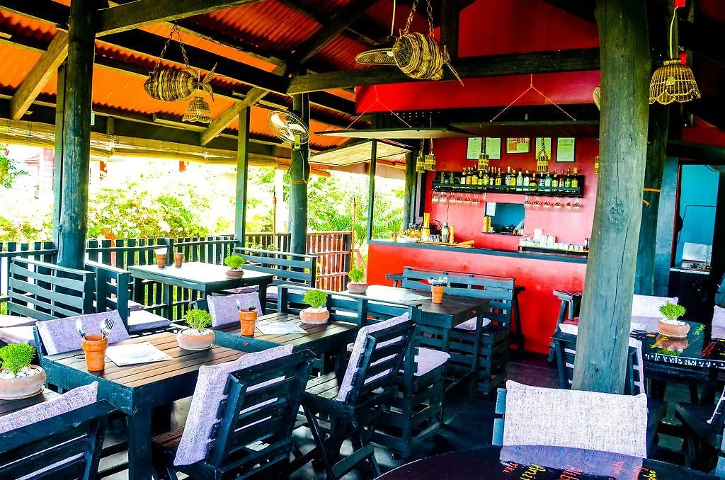 ** Kemp Campground To Bougainvillea Paradise Camp And Hostel Dauis Filipíny
